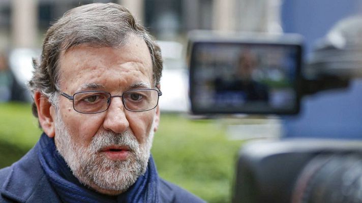 Telediario 1 - Rajoy, sobre la petición de Sánchez a Tsipras: "Hay que darle más nivel a la política"