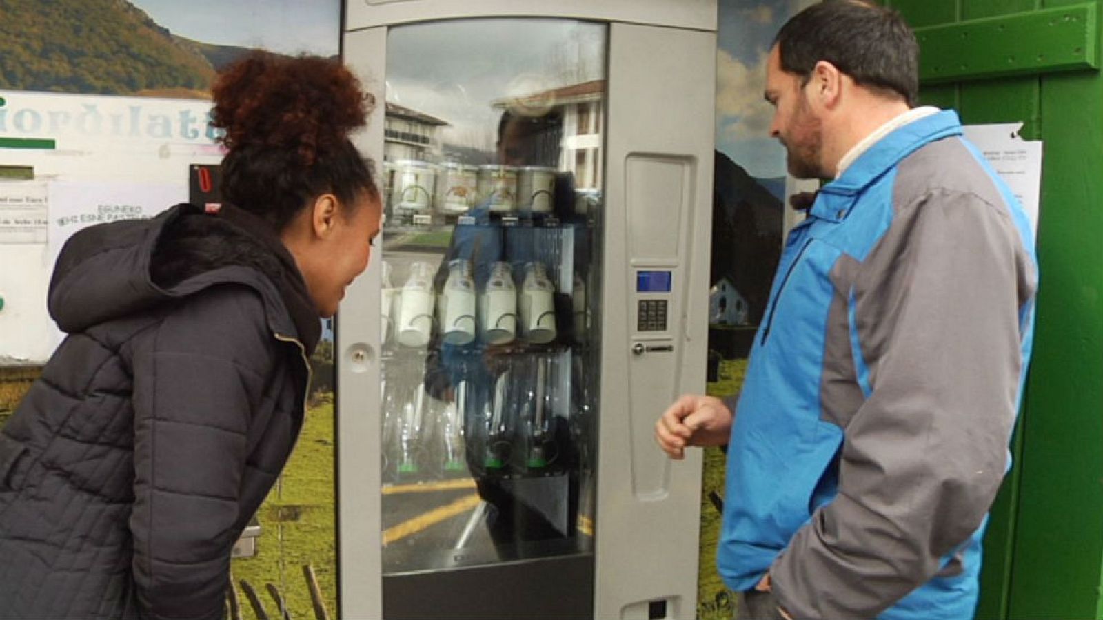 Una máquina expendedora de leche