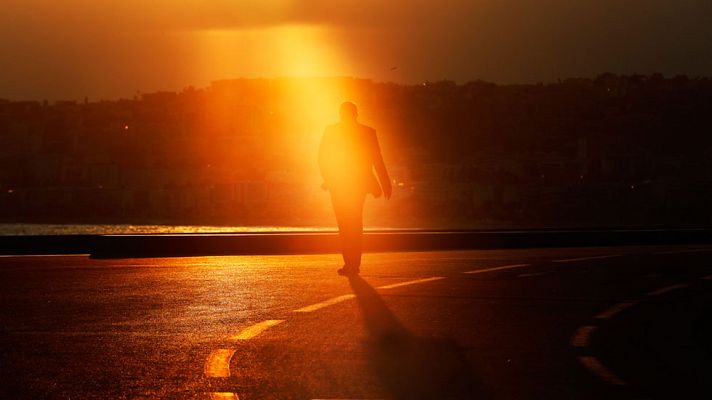 Telediario 1 - La vuelta al mundo a pie