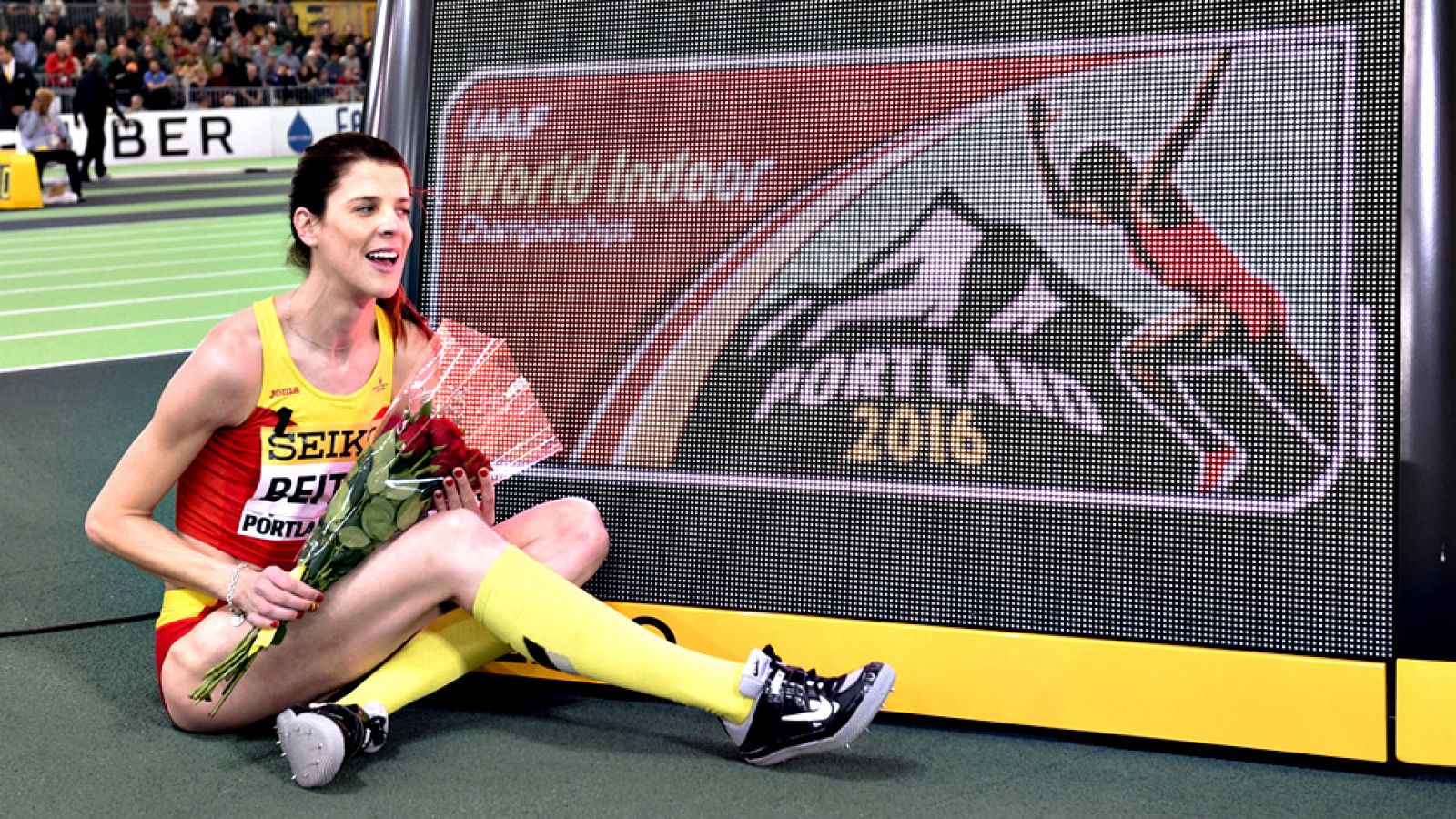 Ruth Beitia refrendó su condición de mejor atleta española de la historia al conseguir en los Mundiales en pista cubierta de Portland (EEUU) su duodécima medalla internacional, una presea de plata que le supo a oro, por detrás de la estadounidense Va