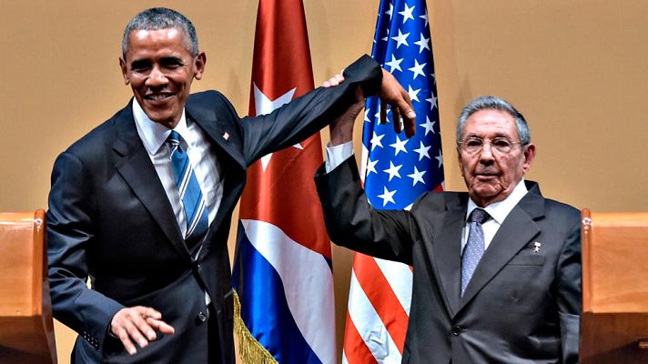  - Obama esquiva el gesto triunfal de Castro al final de su rueda de prensa