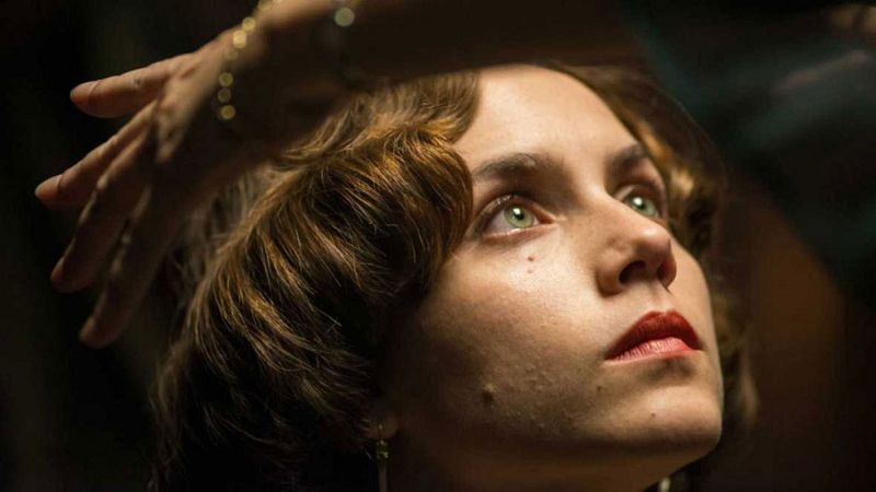 Aura Garrido contesta a las preguntas de los fans en 'La puerta del tiempo' y nos cuenta sus sensaciones tras el reconocimiento de p�blico y cr�tica por papel de Amelia Folch.