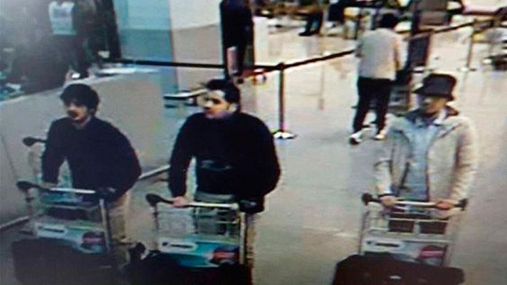 Los desayunos - La Policía identifica a dos de los presuntos autores del atentado en Zaventem y busca al tercero