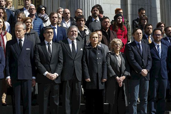 Informativo 24h - El Congreso guarda un minuto de silencio por los atentados en Bruselas