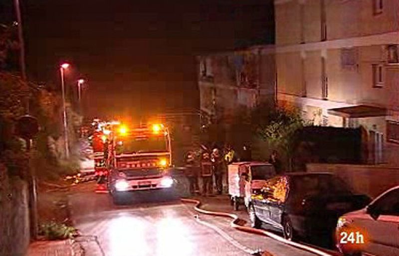 Una explosión en un bloque de Gavá, Barcelona, deja al menos 26 heridos, 17 de ellos graves. Se cree que el motivo del accidente ha sido una explosión de gas.