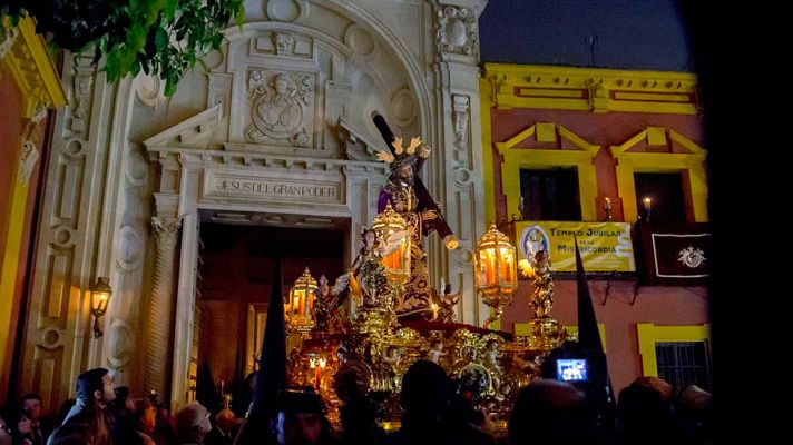 Informativo 24h - Pasión, emoción y silencio en la 'Madrugá' sevillana