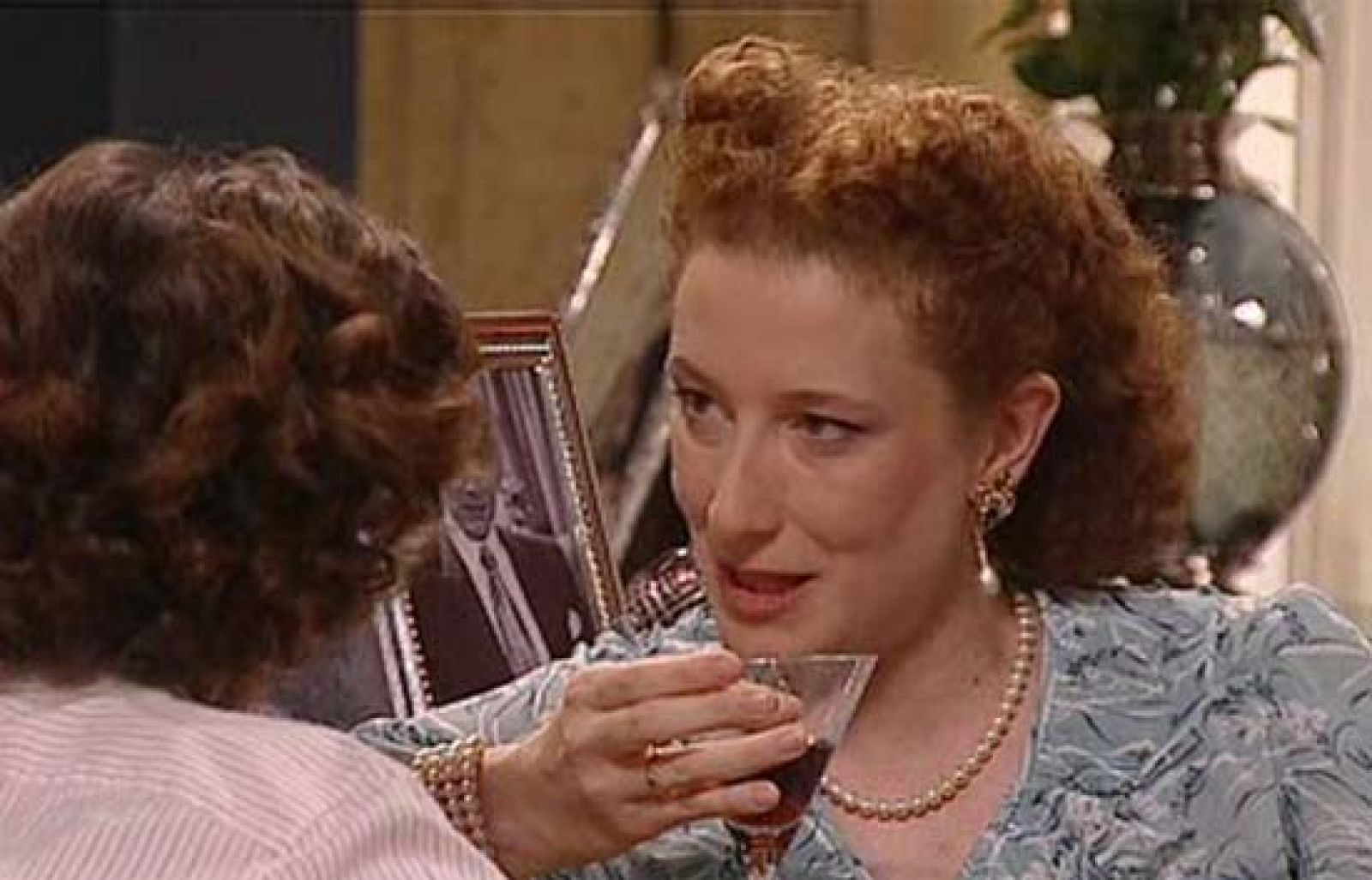 Amar - Marta recuerda su noviazgo - Amar en tiempos revueltos | Ver