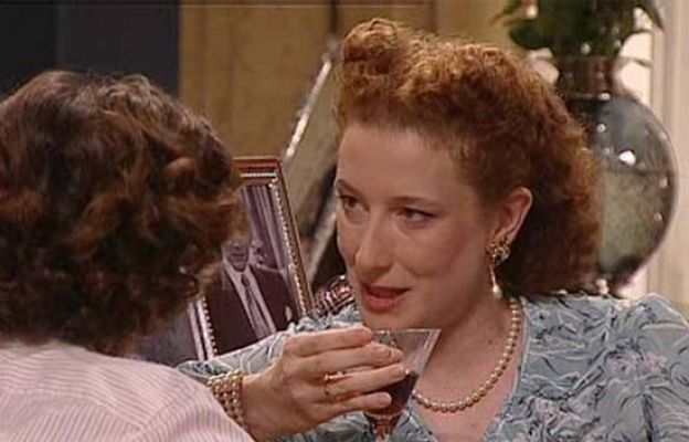 Amar en tiempos revueltos - Marta recuerda su noviazgo