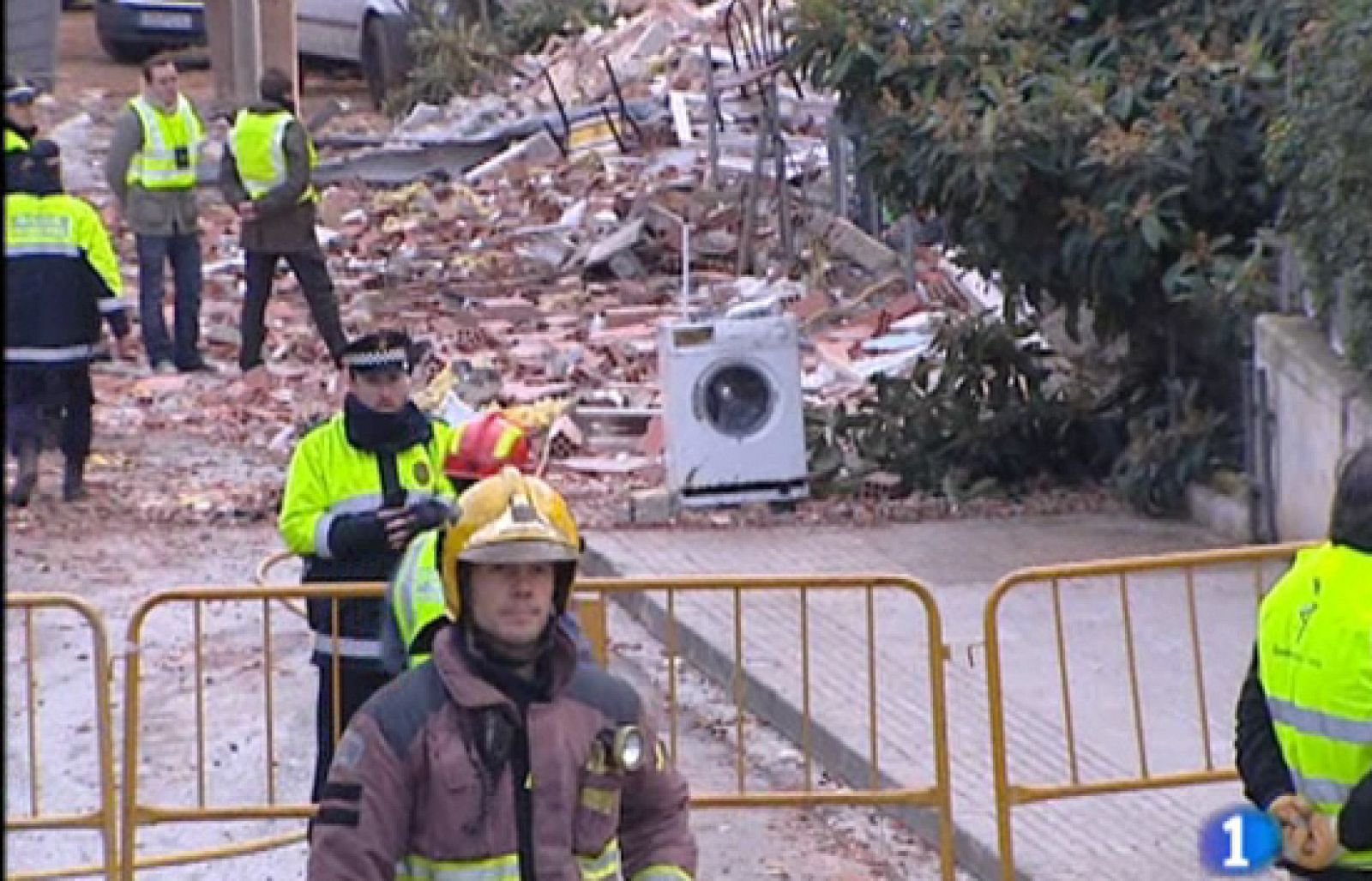 Los vecinos que han salido ilesos de la explosión no pueden volver a sus hogares | Ver