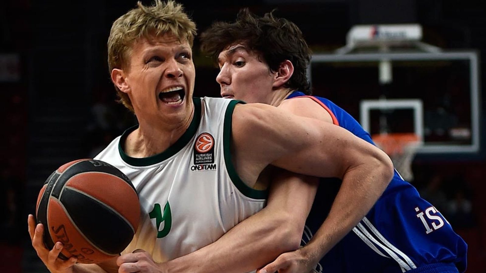 Efes 87-67 Unicaja - Baloncesto en RTVE | Ver