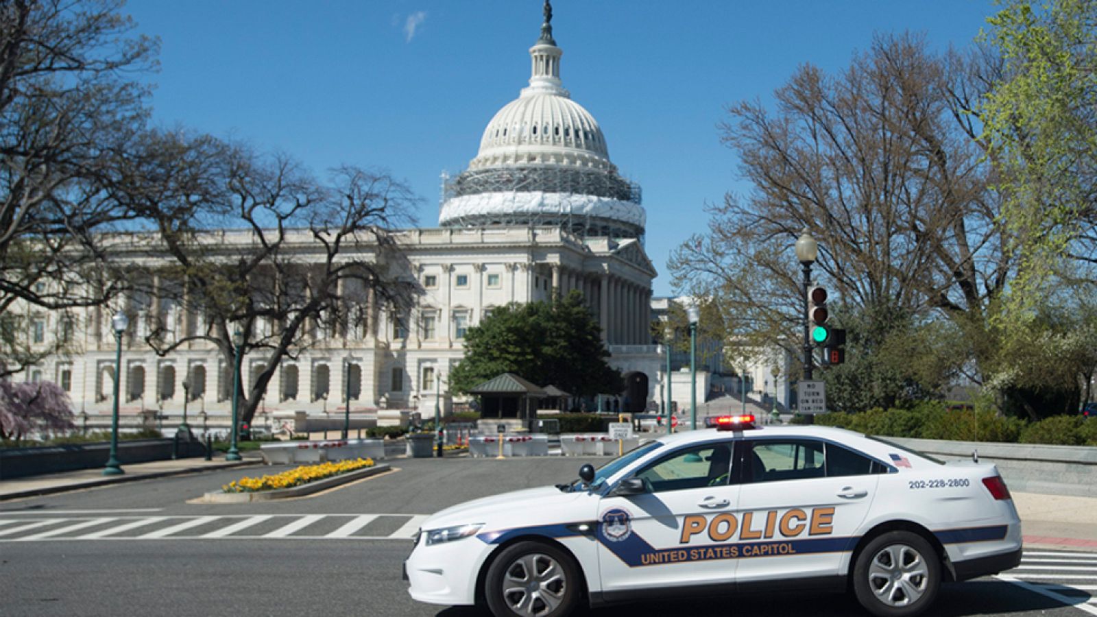 Un detenido y una mujer herida en un tiroteo que obliga a cerrar el Capitolio y la Casa Blanca