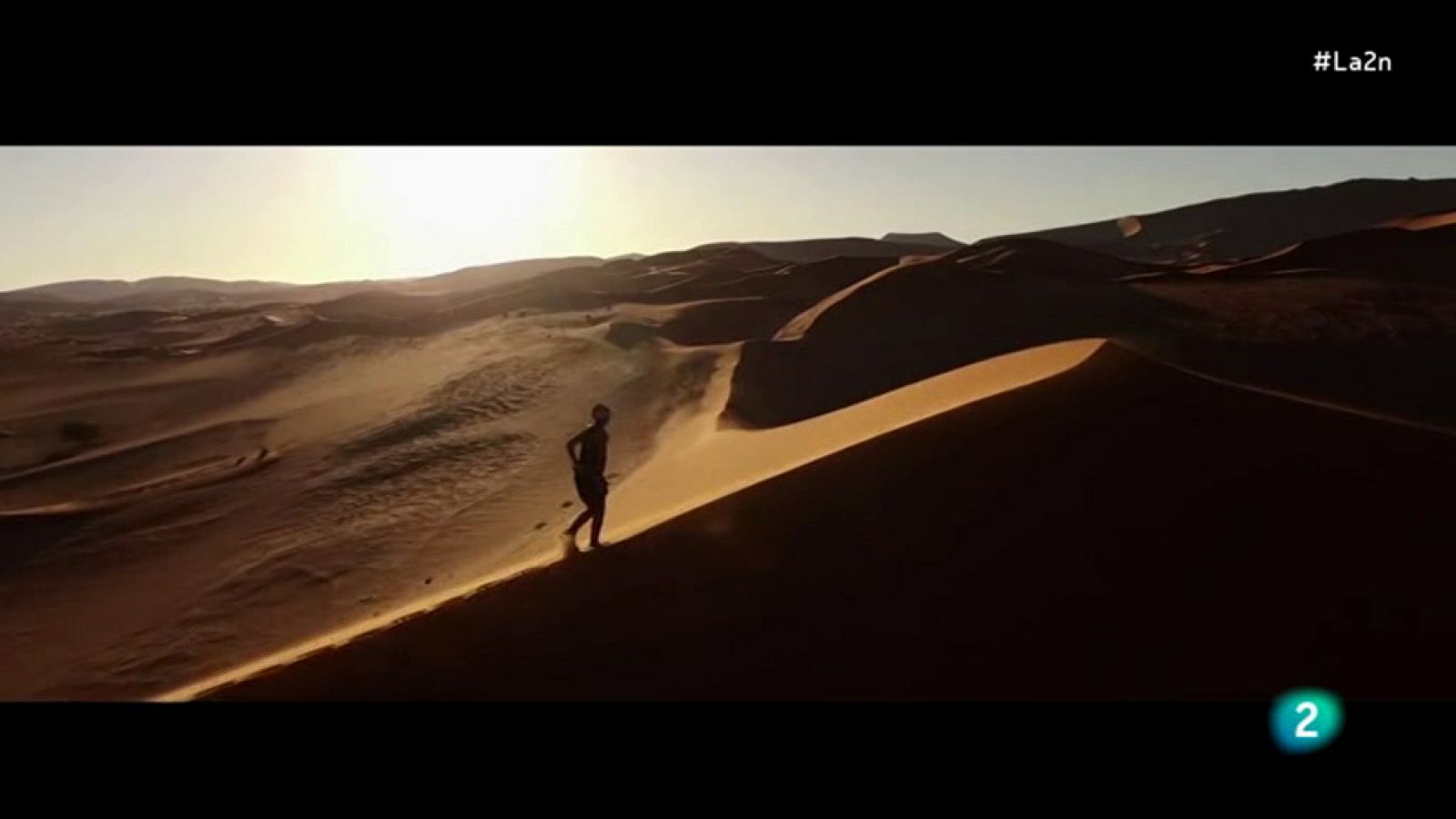 La 2 Noticias - Una carrera de 1000 kilómetros por el desierto en 20 días y un compromiso por la igualdad - La 2 Noticias | Ver