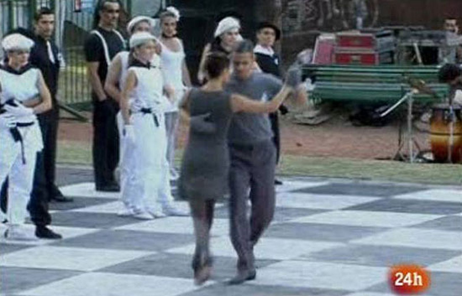 Ajedrez de tango viviente en Buenos Aires | Ver