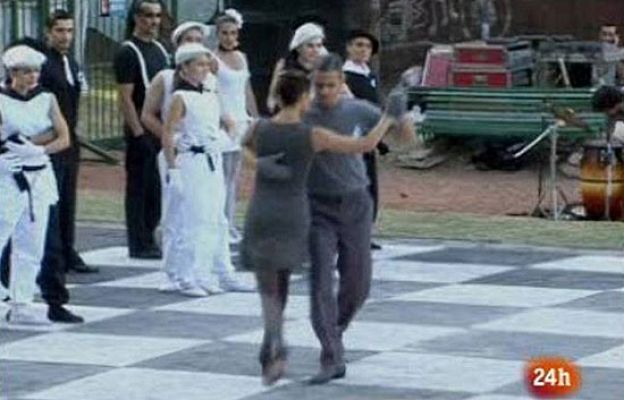  - Ajedrez de tango viviente