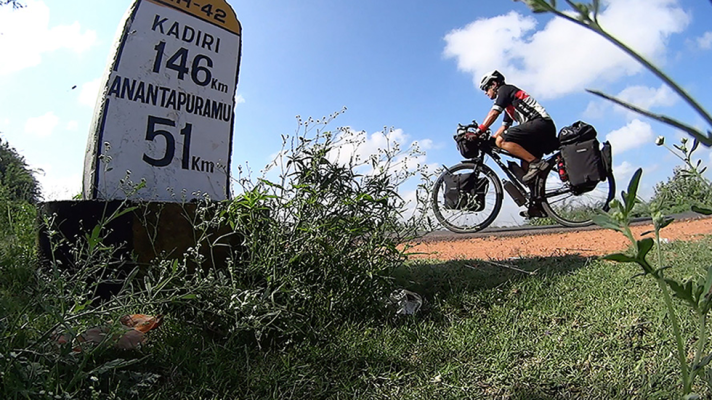  - Trailer del documental '14.000 Km, El Camino de Anántapur'