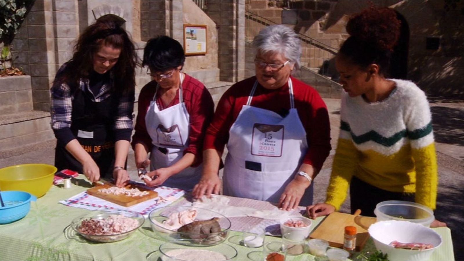 Un plato para cocinar y coser
