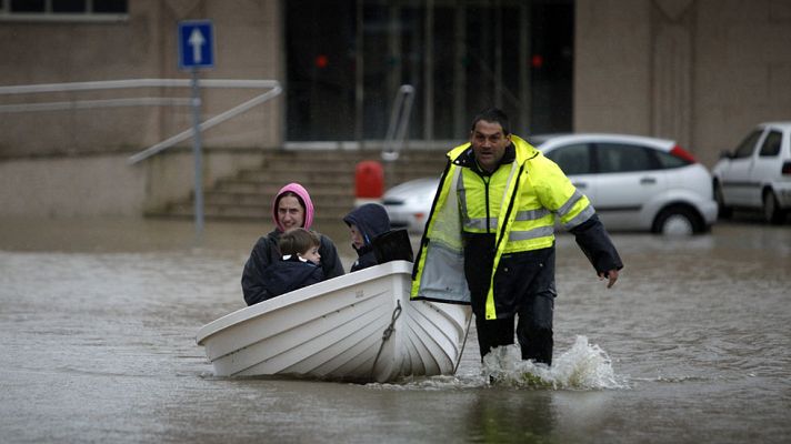 Telediario 1 - La lluvia provoca el caos en Galicia