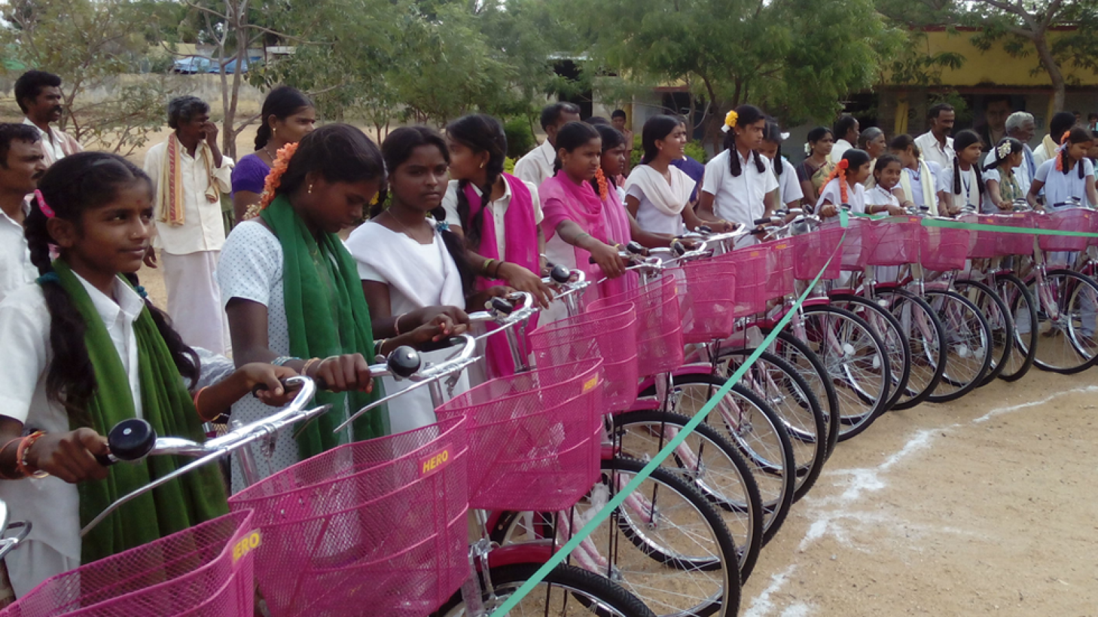 El camino de Anántapur - Gotomi: "Gracias a la bici todo va a ser más fácil"