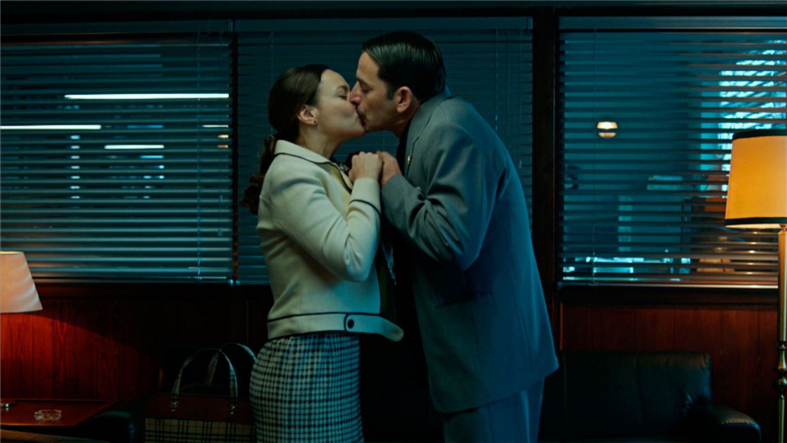 El Caso. Crónica de sucesos - Camacho le pide matrimonio a Rebeca