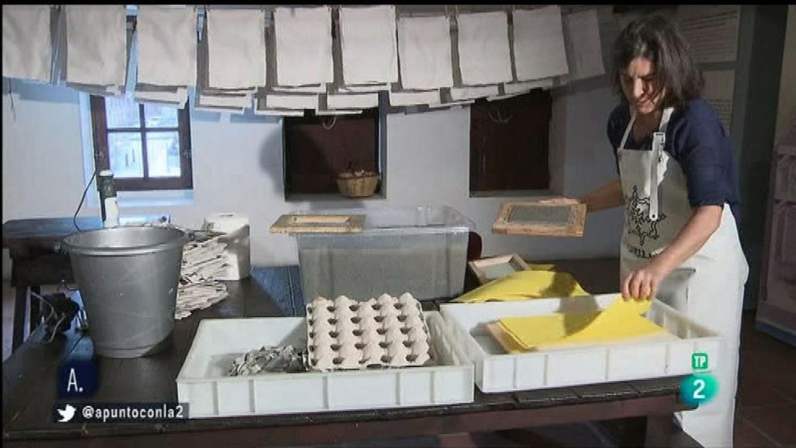 A punto con La 2 - Reciclando - Hacer papel