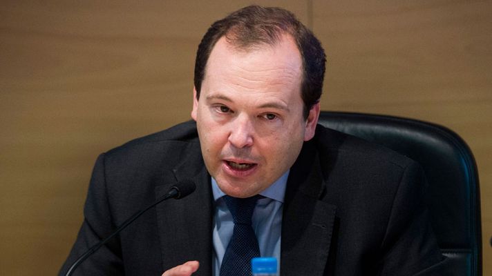  - La Agencia Tributaria pide al contribuyente que revise los datos antes de presentar la declaración de la renta 2015