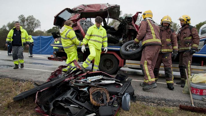 Telediario 1 - Siete muertos y un herido grave al chocar dos coches en Pont de Molins