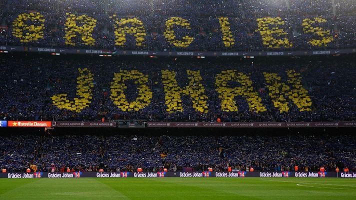 Telediario 1 - Jugadores del FC Barcelona homenajean a Cruyff