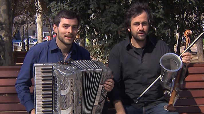 Telediario 1 - El dúo 'Fetén Fetén' publica su nuevo disco 'Cantables'