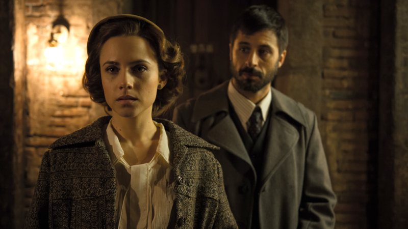 El amor triunfa entre Amelia y Paicno mientras Juli�n llega al Ministerio | Ver