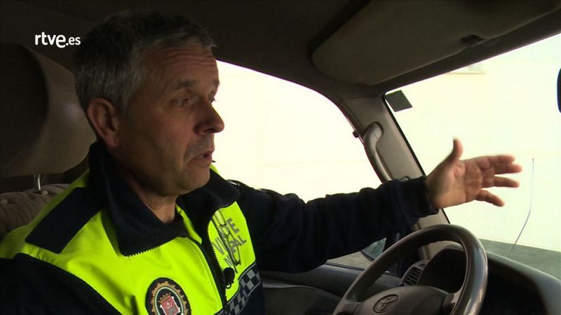 Lázaro vigilante municipal pide la reconversión a policía local - Repor | Ver