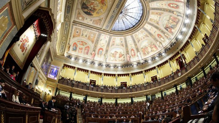 Telediario 1 - El último barómetro del CIS refleja un aumento de la preocupación por la situación política