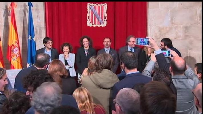 Informatiu Balear - Prenen possessió els nou Consellers