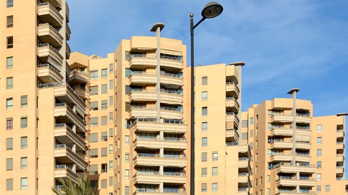 Telediario 1 - Un juzgado declara nulas las cláusulas suelo de las hipotecas de 40 entidades