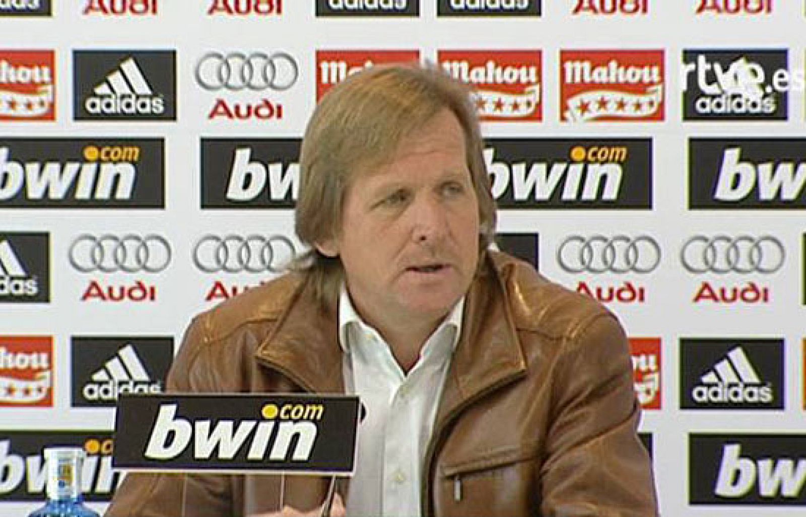 Schuster ha hablado antes del encuentro del próximo domingo ante el Sevilla. El alemán ya tiene ganas de empezar a jugar estos partidos. Respecto a Míchel, el entrenador blanco piensa que "si se ha ido por algo será".