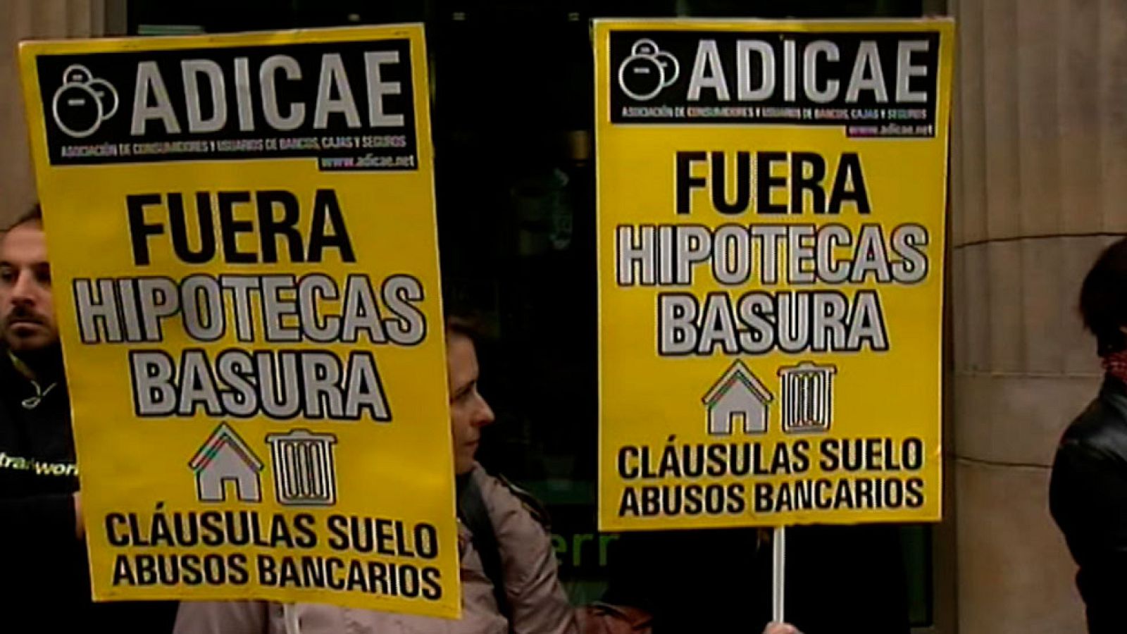 La OCU recomienda a los afectados por las cláusulas suelo de sus hipotecas presentar un escrito en su sucursal bancaria