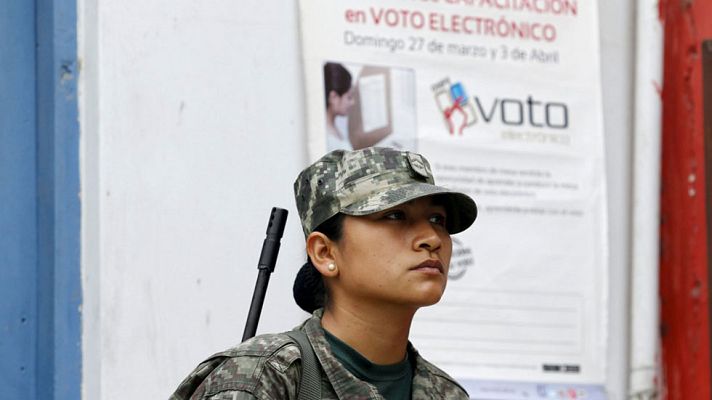  - Un grupo de guerrilleros de Sendero Luminoso ha atacado un convoy militar
