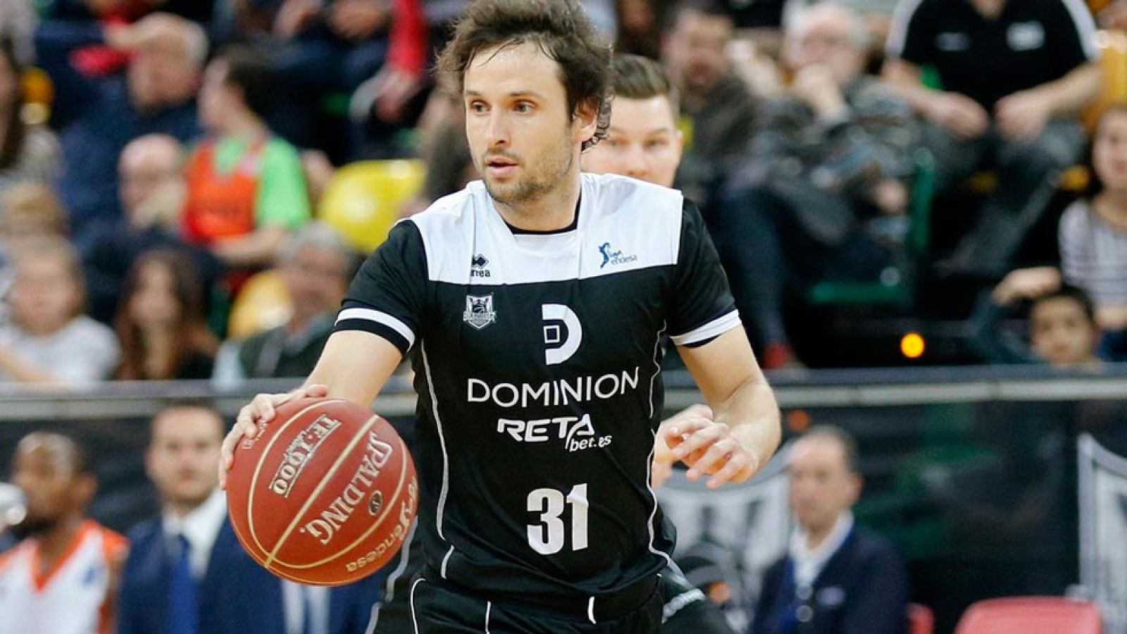 Raúl López, jugador del Dominion Bilbao Basket que se retirará al final de temporada, jugará su último partido en la cancha de su exequipo, el Real Madrid, este domingo.
