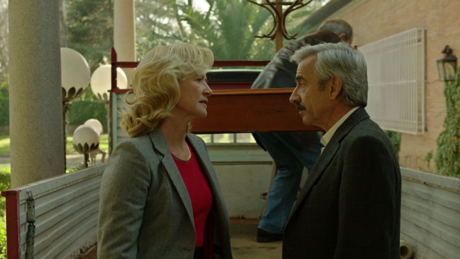 Cuéntame cómo pasó - Mercedes y Antonio se confiesan lo que quiere el uno del otro