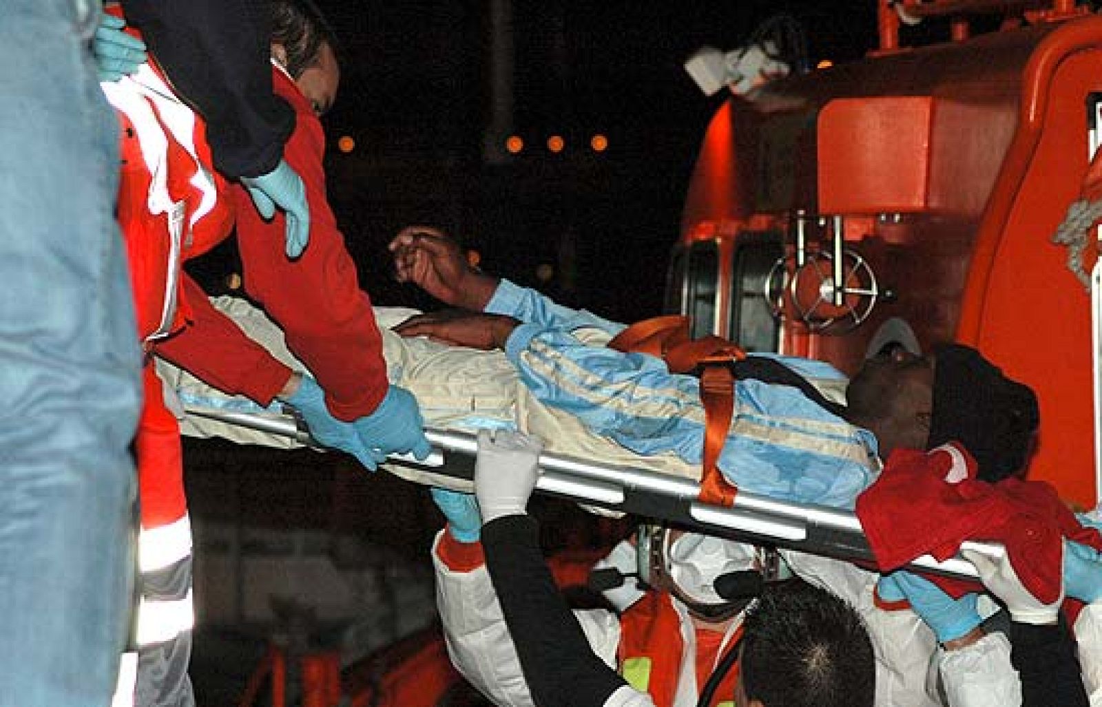 Llega a Canarias un cayuco con 68 inmigrantes, uno de ellos, muerto