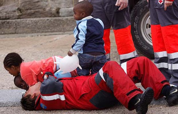  - Llega una patera a Tarifa