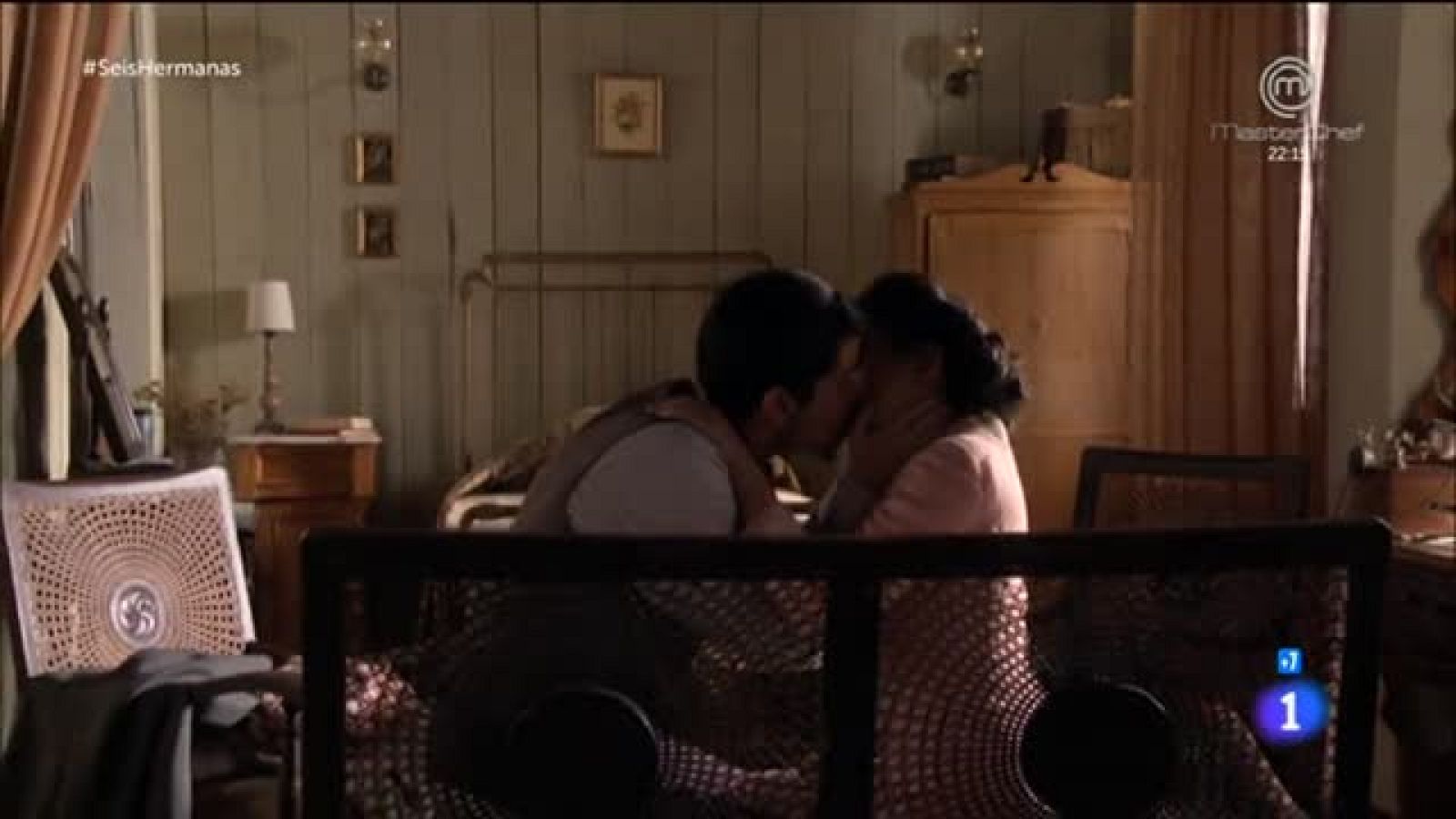 Seis Hermanas - Celia encuentra a Elisa y a José María juntos en su casa