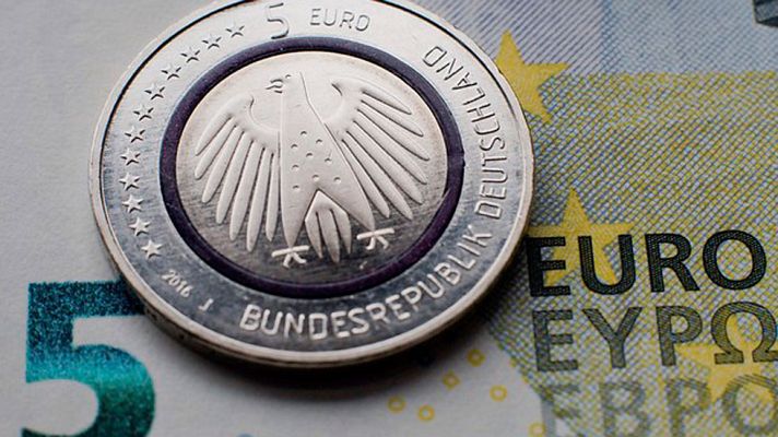 Telediario 1 - Alemania pone en circulación una nueva moneda de cinco euros