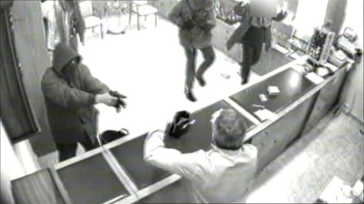 Telediario 1 - La Guardia Civil desarticula una  banda muy violenta de atracos armados