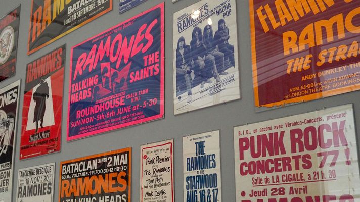 Telediario 1 - Una exposición homenaje a Los Ramones recuerda su música e influencia en la música