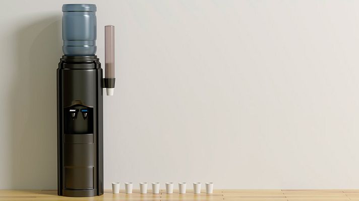 Telediario 1 - Más de 330 afectados de gastroenteritis en Barcelona tras beber agua embotellada en bidones