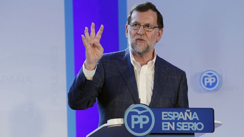 Rajoy reitera su apuesta por la gran coalición y critica la actitud "mendicante" de Sánchez | Ver
