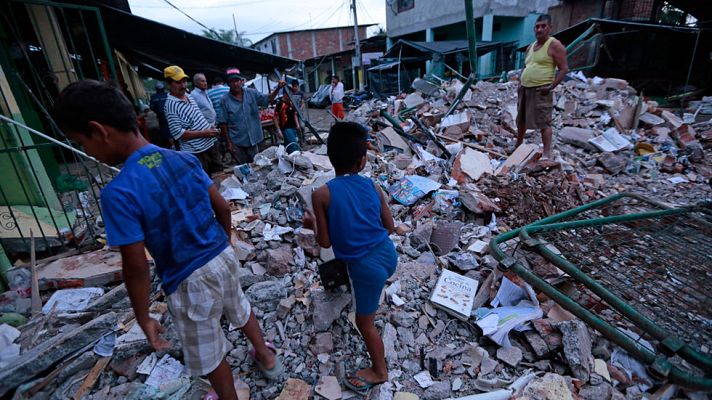 Telediario 1 - Un fuerte terremoto sacude la costa del norte de Ecuador