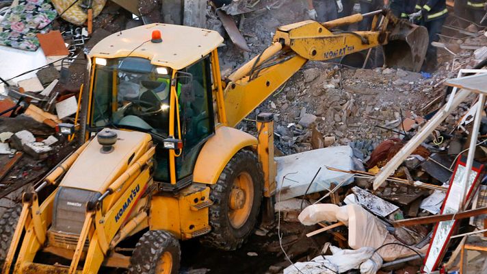 Telediario 1 - Continúan las tareas de desescombro en Los Cristianos