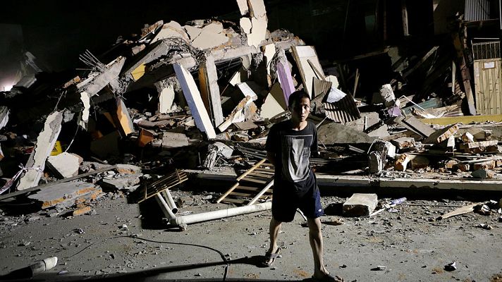 Telediario 1 - España envía efectivos de la UME, bomberos y sanitarios para colaborar en las tareas de rescate