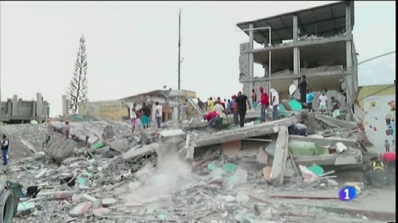 Envien bombers i cans a l'Equador